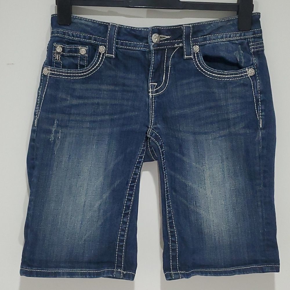 𝅺miss Me dark wash jean shorts